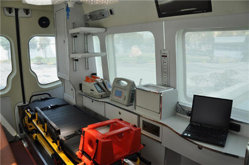 雷山县救护车内部